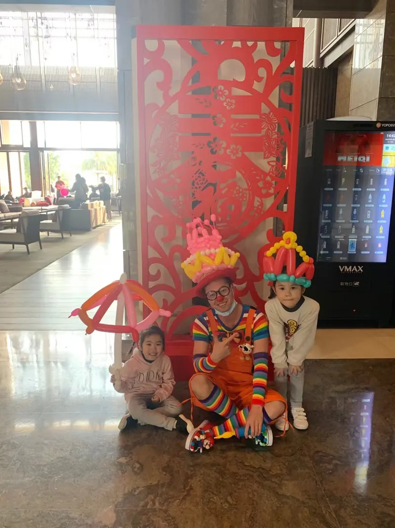 Themed balloon decoration